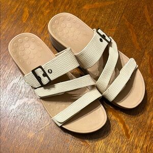Vionic Women's Cream Sandals Wedges Adjustable Strappy Size 8